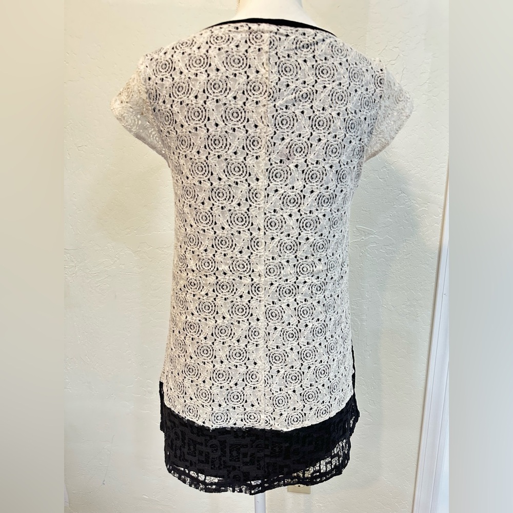 Anthropology Weston Wear Women’s XS
Black and white lace top with short sleeves - Picture 4 of 9